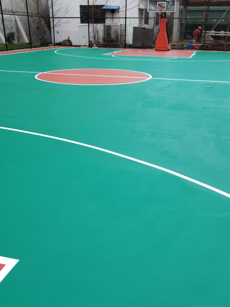 喀左 球场长期使用易出现地面开裂